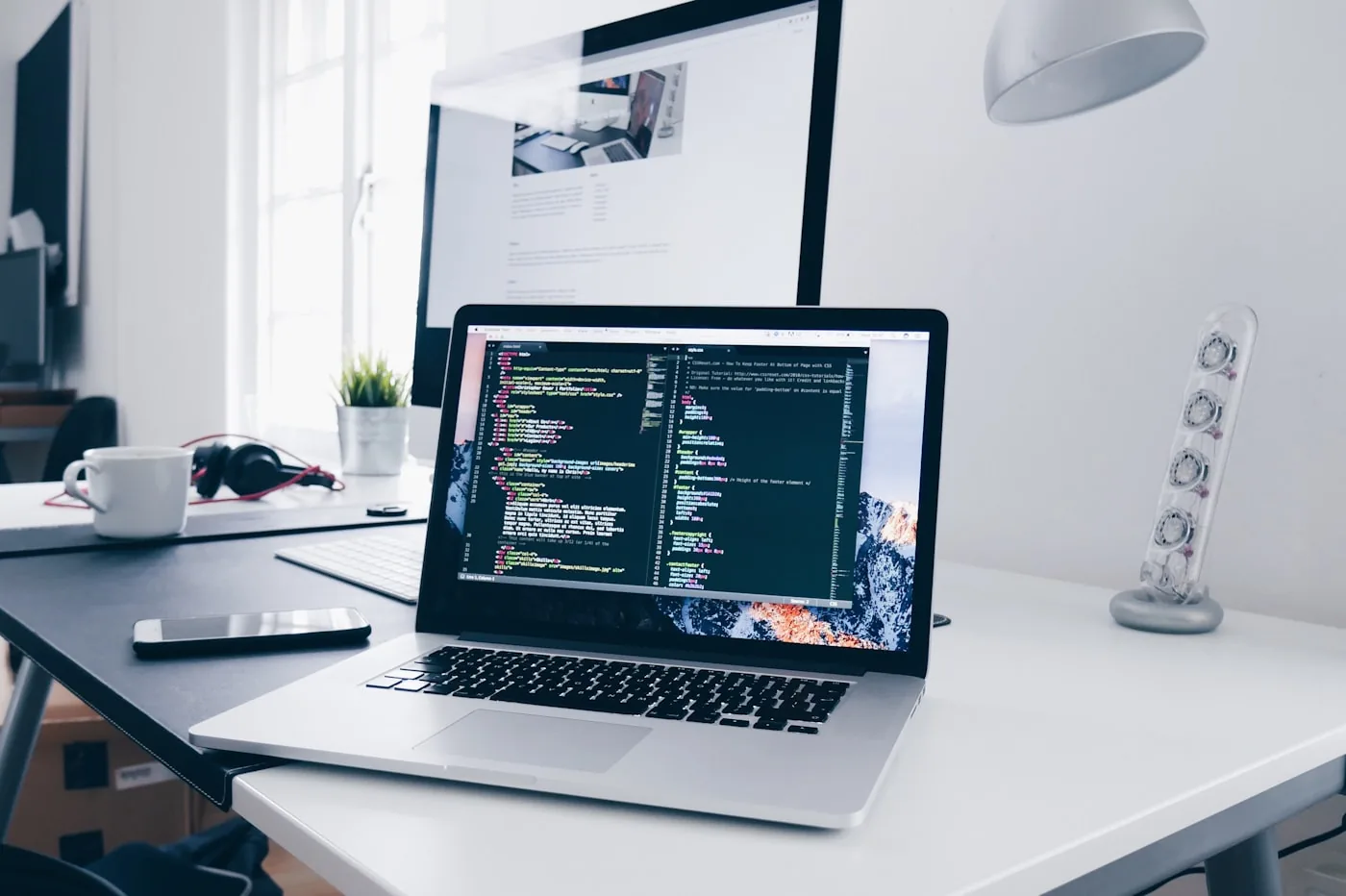 Nowoczesne stanowisko pracy twórcy stron internetowych